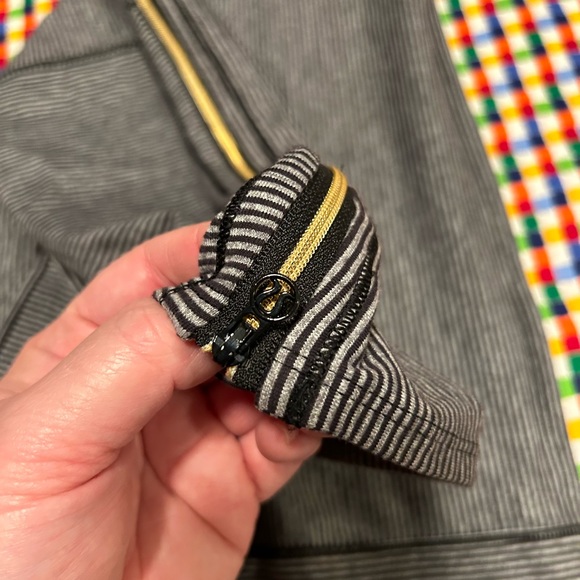 Lululemon Vinyasa Infinity Scarf Wrap Zip Up Tonka Stripe Heather Gray Gold RARE - Picture 4 of 9